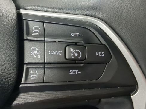 Used 2024 Jeep Grand Cherokee L Laredo image 31