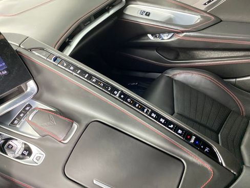 Used 2021 Chevrolet Corvette Stingray Premium Cpe w/ Z51 Performance Package image 20