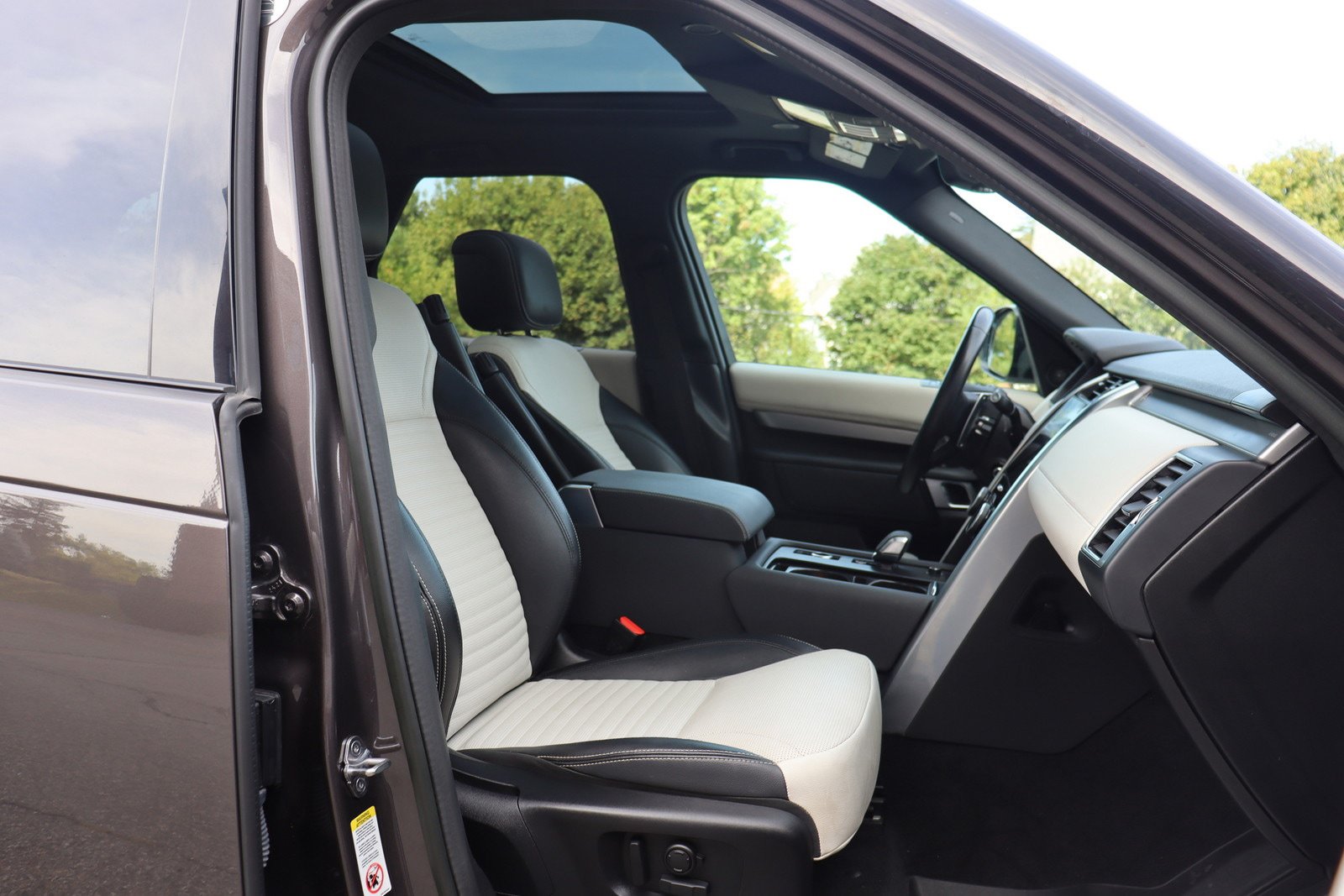 Used 2023 Land Rover Discovery S R-Dynamic AWD/4WD image 21