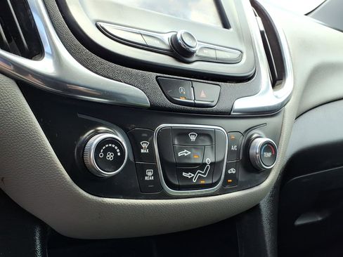 Used 2022 Chevrolet Equinox LS w/ LS Convenience Package FWD image 13