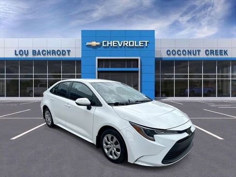 Used 2024 Toyota Corolla LE FWD image 2