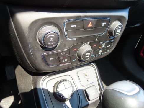 Used 2017 Jeep Compass Trailhawk w/ Navigation Group image 25