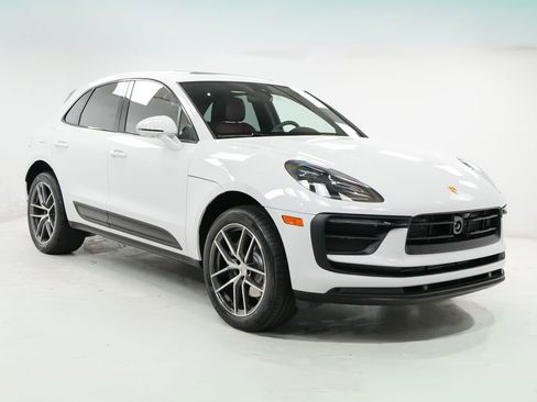 New 2026 Porsche Macan AWD/4WD image 8