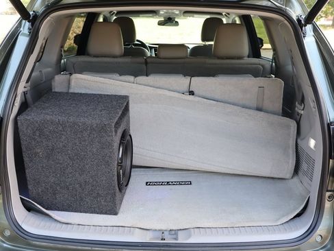 Used 2017 Toyota Highlander Plus w/ Carpet Mat Package AWD/4WD image 14