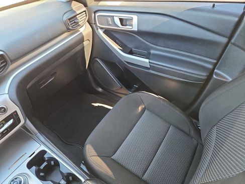 Used 2024 Ford Explorer XLT image 13