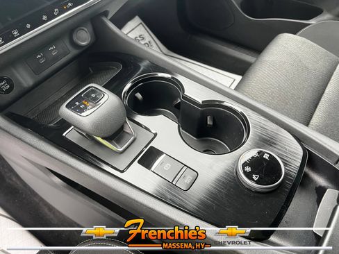 Used 2025 Nissan Rogue SV AWD/4WD image 18