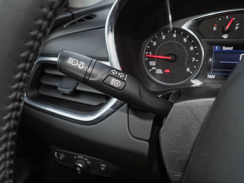 Used 2020 Chevrolet Equinox LT image 30