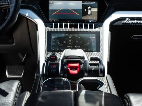 Used 2020 Lamborghini Urus image 12