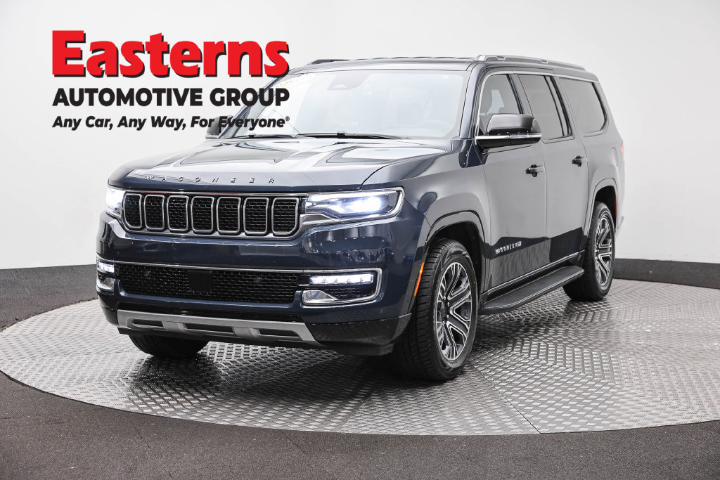 Used 2024 Jeep Wagoneer L Series II w/ Flexible Seating Group RWD image 1