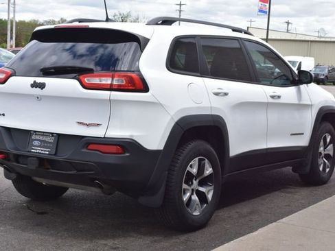 Used 2018 Jeep Cherokee Trailhawk w/ Cold Weather Group AWD/4WD image 9