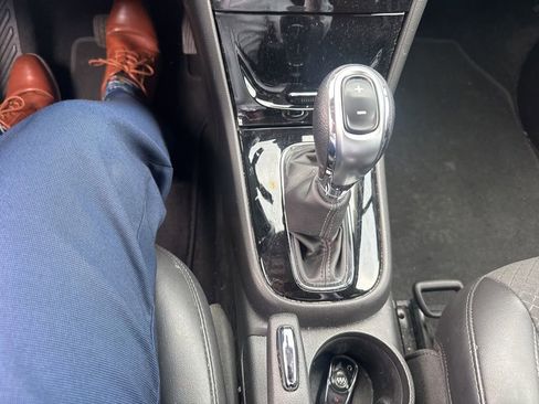 Used 2022 Buick Encore Preferred w/ Safety Package image 19