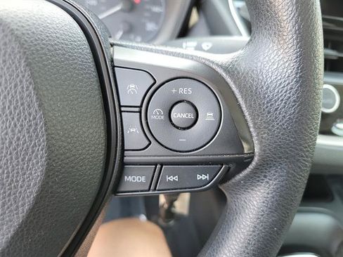 Used 2023 Toyota Corolla LE FWD image 18