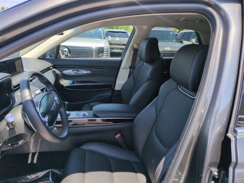Used 2025 Genesis GV70 2.5T AWD/4WD image 15