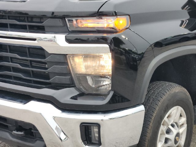 Used 2025 Chevrolet Silverado 2500 LT w/ Convenience Package AWD/4WD image 7