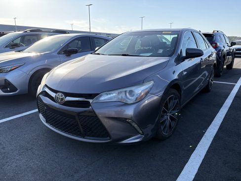 Used 2016 Toyota Camry XSE w/ Moonroof Package image 3