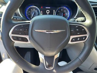 Used 2024 Chrysler Pacifica Touring-L FWD image 15