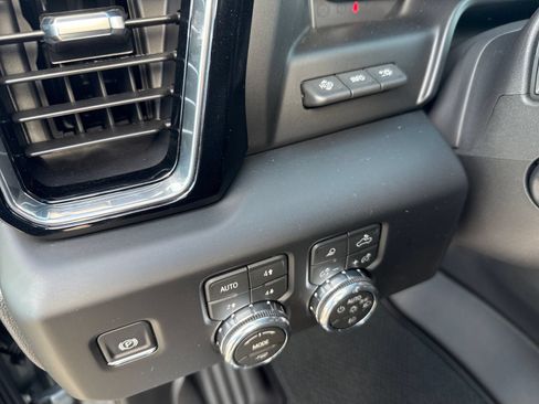 New 2026 GMC Sierra 1500 Denali w/ Denali Reserve Package AWD/4WD image 33