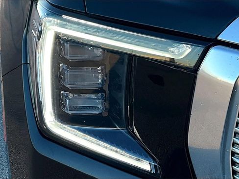 Used 2021 GMC Yukon Denali w/ Denali Premium Package image 30