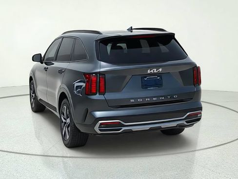 Certified 2022 Kia Sorento S w/ Panoramic Sunroof Package FWD image 4