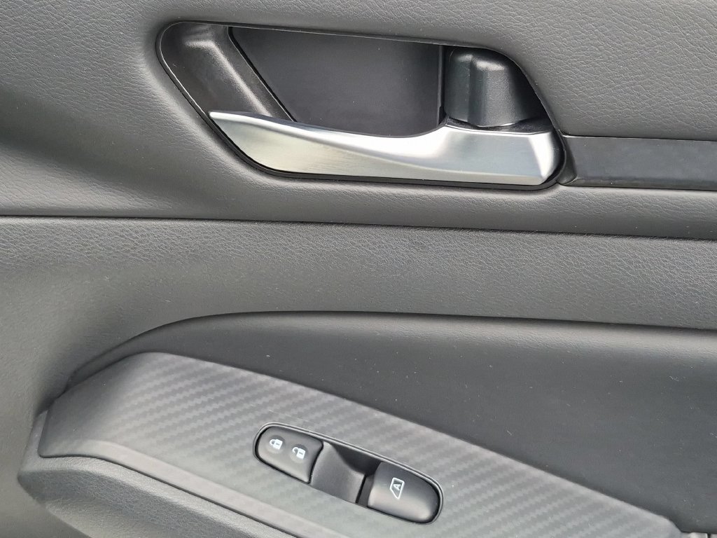 Used 2025 Nissan Altima 2.5 SV FWD image 32