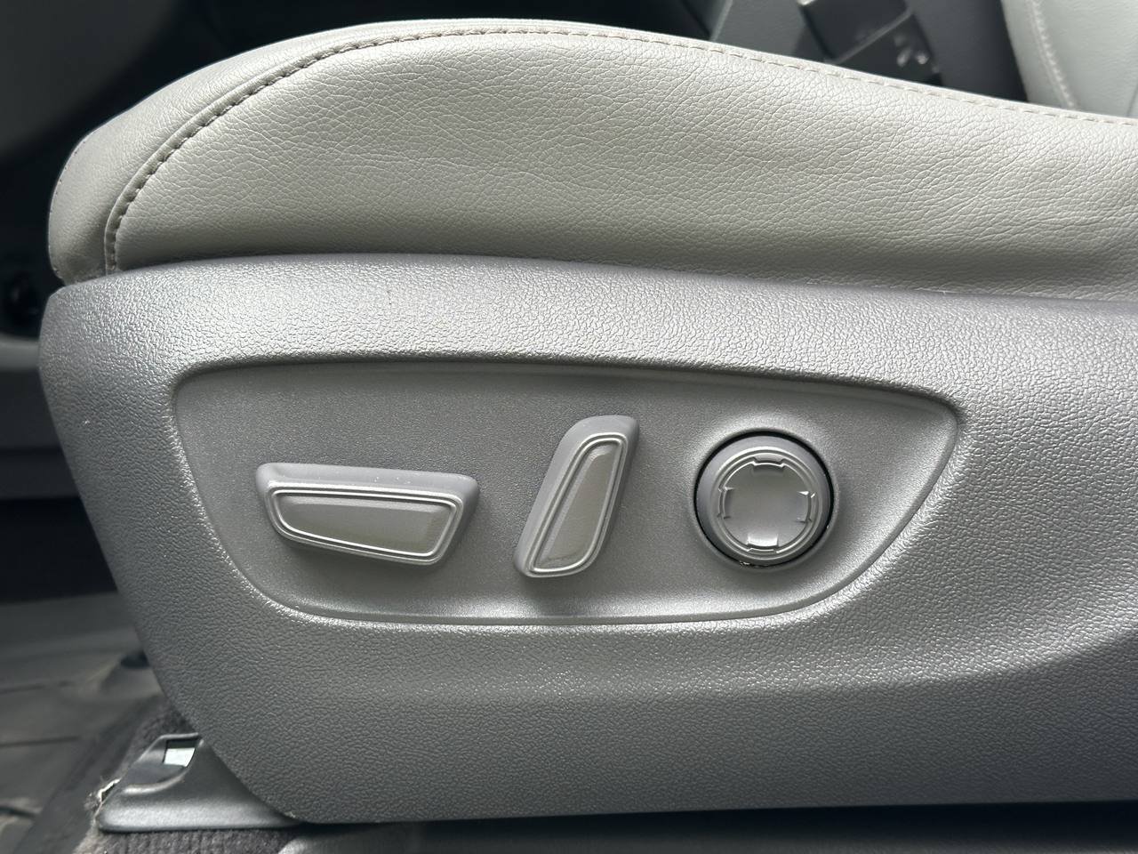 Used 2021 Toyota Sienna Limited AWD/4WD image 19
