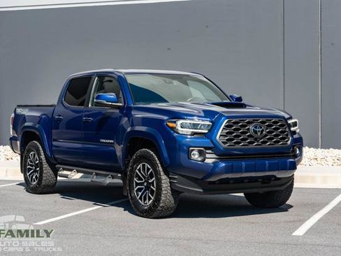Used 2022 Toyota Tacoma TRD Sport w/ TRD Premium Sport Package image 15