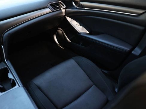 Used 2020 Honda Accord LX image 40