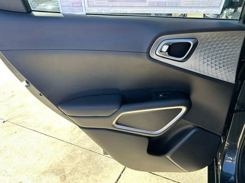 Used 2025 Kia Soul S image 16