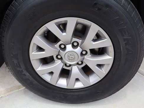 Used 2018 Toyota Tacoma SR5 RWD image 43