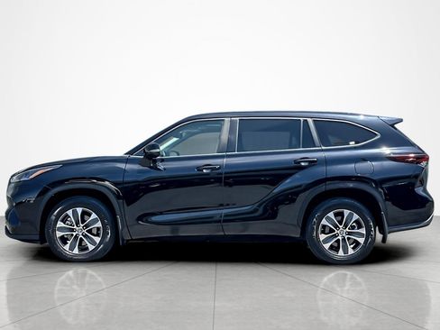 Certified 2024 Toyota Highlander XLE AWD/4WD image 2