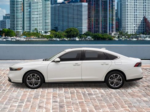 Used 2023 Honda Accord EX image 9