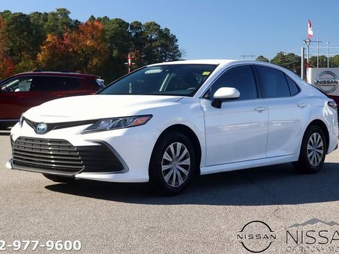 Used 2023 Toyota Camry LE image 3