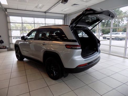 Certified 2023 Jeep Grand Cherokee Altitude image 6