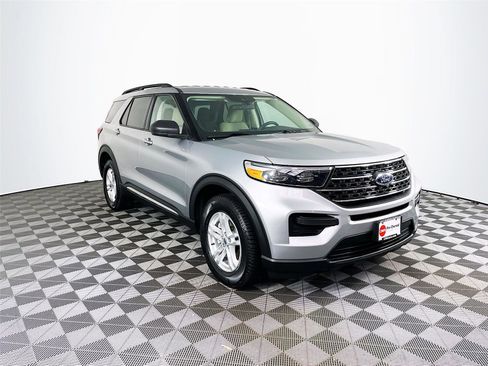 Used 2020 Ford Explorer XLT image 1