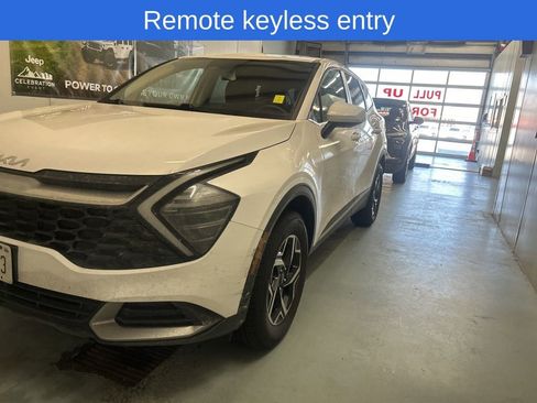 Used 2025 Kia Sportage LX image 5