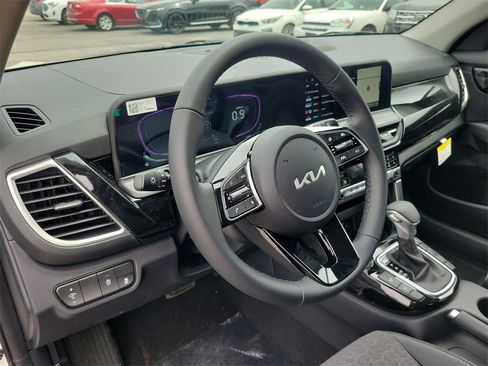 New 2025 Kia Seltos S image 6