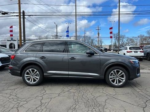 Used 2025 Audi Q7 2.0T Premium Plus w/ Premium Plus Package image 2