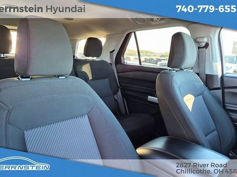 Used 2023 Ford Explorer XLT image 29