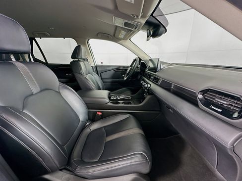 Used 2025 Honda Pilot EX-L image 32