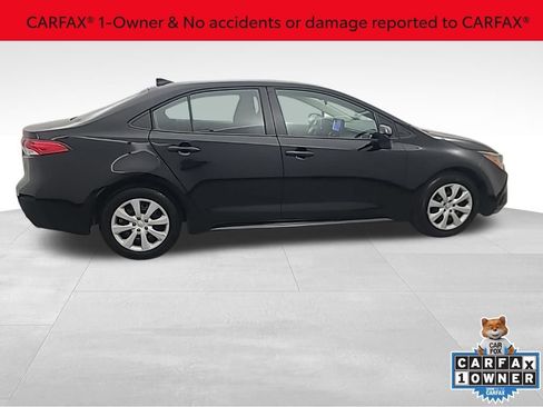 Used 2025 Toyota Corolla LE image 2