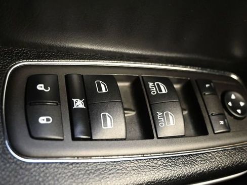 Used 2023 Chrysler 300 Touring w/ Sport Appearance Package RWD image 23