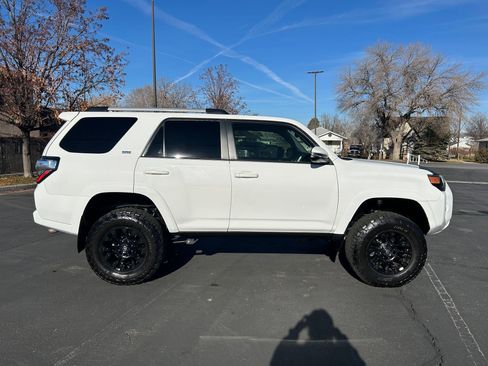 Used 2019 Toyota 4Runner SR5 Premium image 6