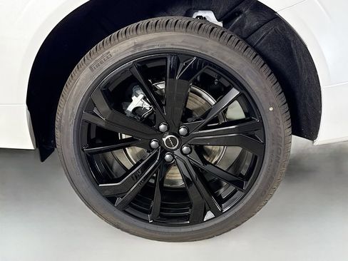 New 2026 Volvo XC60 T8 Ultra w/ Climate Package PRO image 32