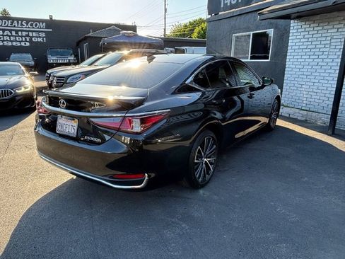 Used 2024 Lexus ES 300h w/ Premium Package FWD image 27