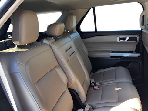 Used 2024 Ford Explorer XLT w/ Equipment Group 202A AWD/4WD image 36