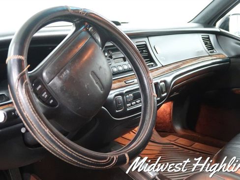 Used 1997 Lincoln Town Car Executive image 10