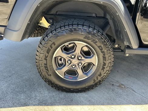 Used 2023 Jeep Gladiator Rubicon w/ Cold Weather Group image 22