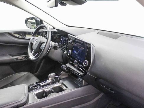 Used 2025 Lexus NX 250 FWD w/ Accessory Package (2T) image 19