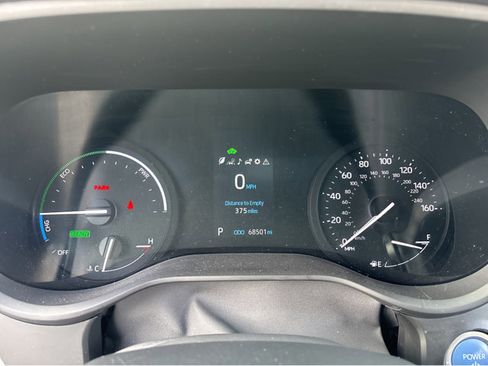 Used 2024 Toyota Sienna XLE image 25