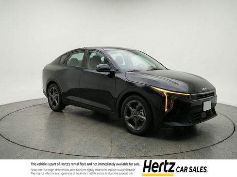Used 2025 Kia K4 LXS image 1